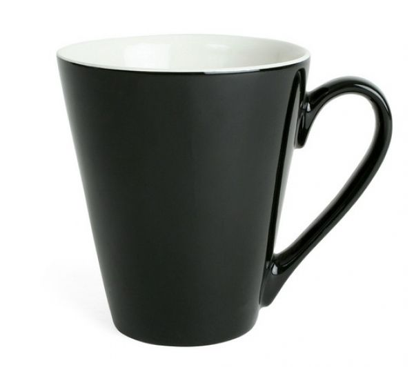 czarny kubek ceramiczny